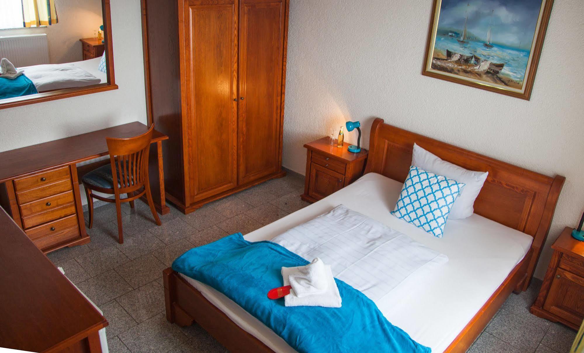 Hotel Atlantis Ramstein-Miesenbach Kültér fotó