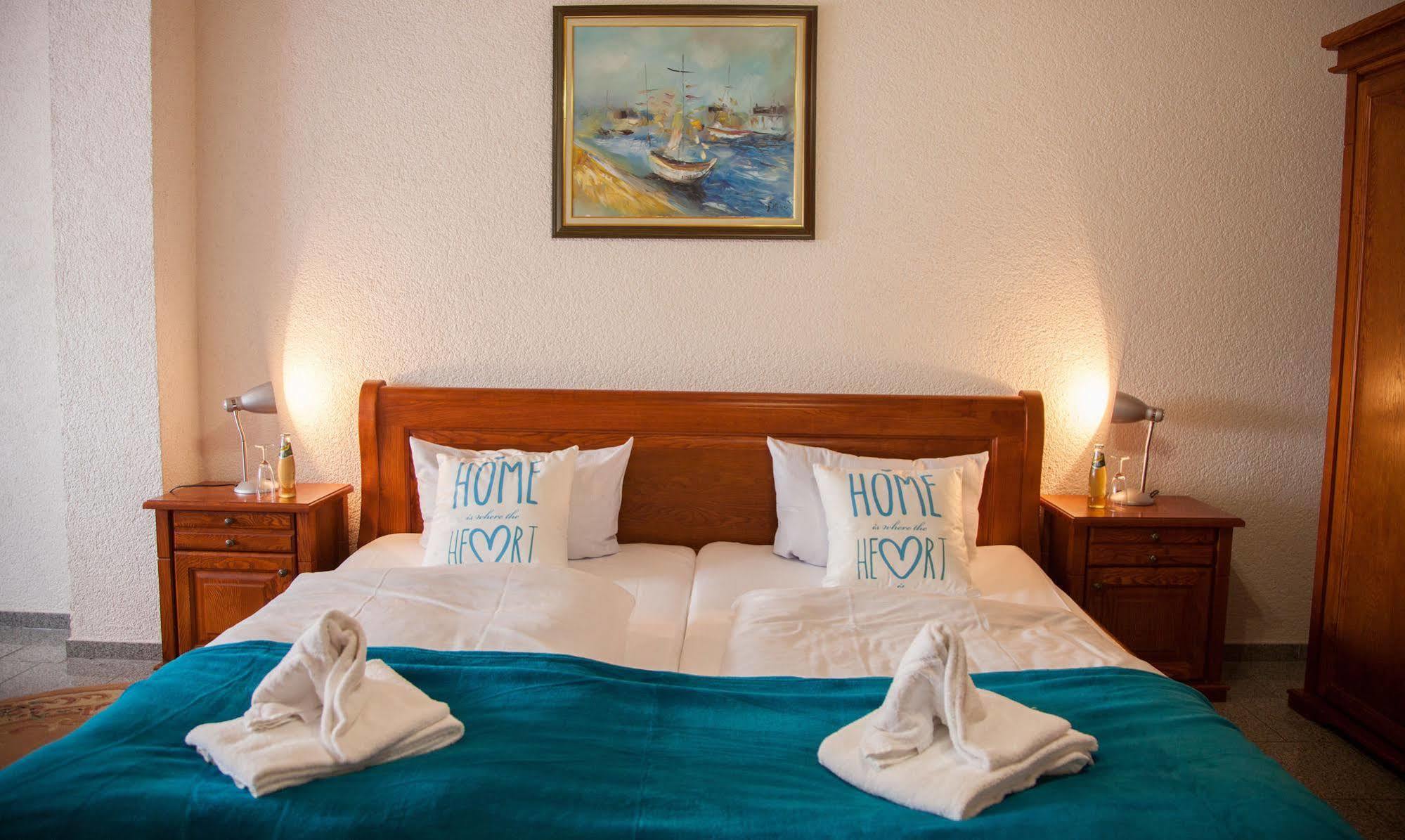 Hotel Atlantis Ramstein-Miesenbach Kültér fotó
