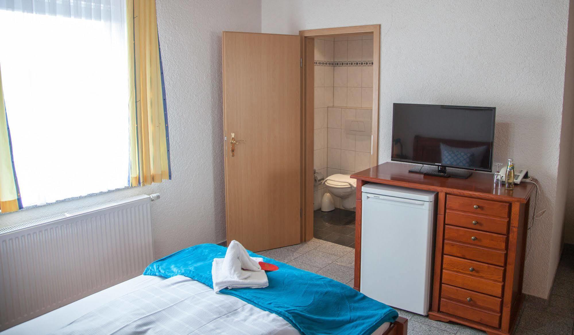 Hotel Atlantis Ramstein-Miesenbach Kültér fotó